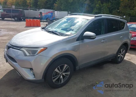 2016 Toyota Rav4 Xle z USA, uszkodzony, nr VIN 2T3RFREV1GW445531